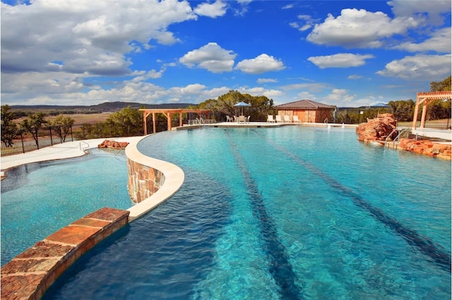 view of swimming pool