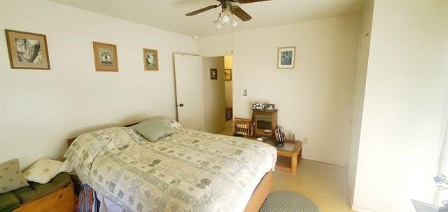 bedroom featuring ceiling fan