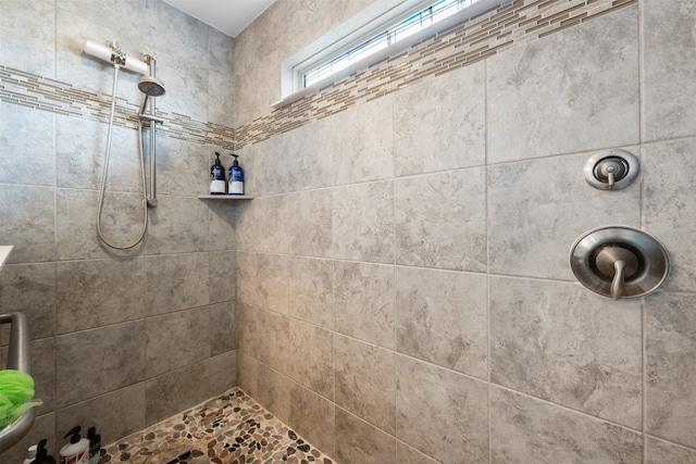 bathroom featuring tiled shower