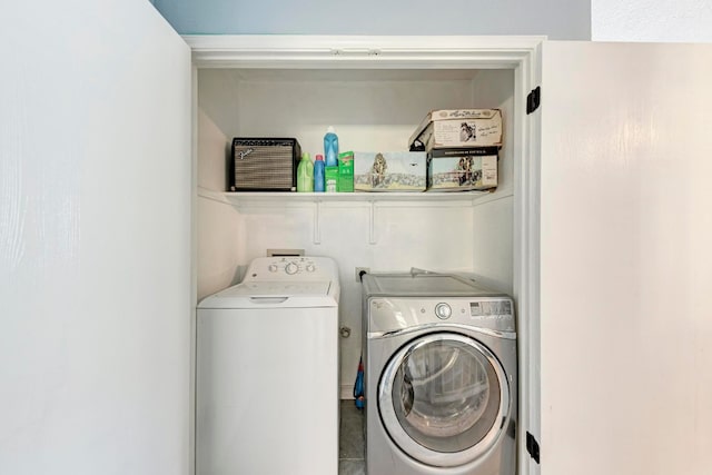 washroom featuring washing machine and clothes dryer