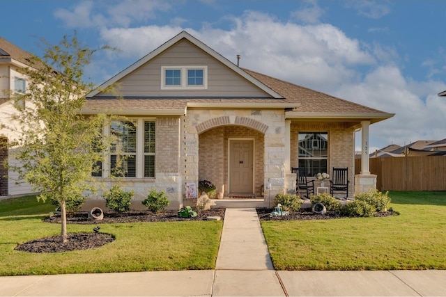 view of front facade featuring a front yard and covered porch