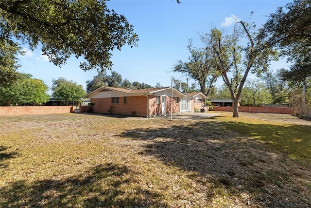 view of yard with a patio