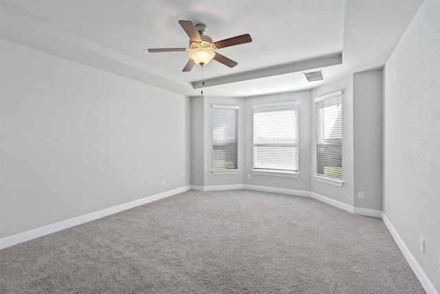 unfurnished room with light carpet and ceiling fan