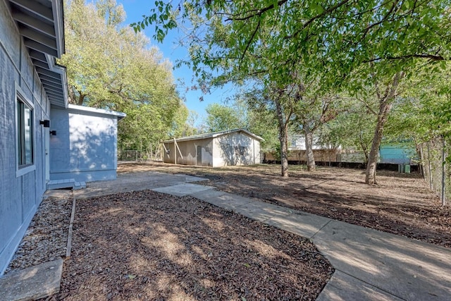 view of yard with a shed