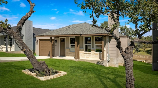 view of front of property featuring a garage and a front yard