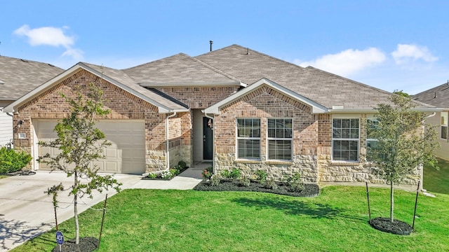 view of front of home featuring a front lawn and a garage