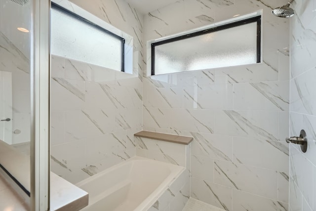 bathroom featuring tiled shower / bath combo