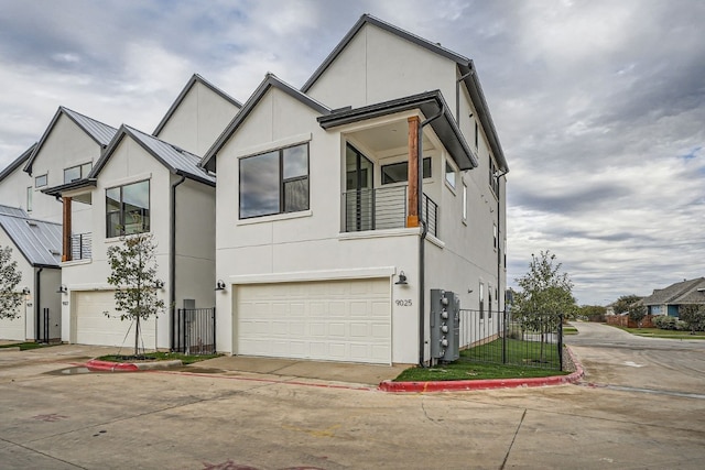 view of front facade featuring a garage