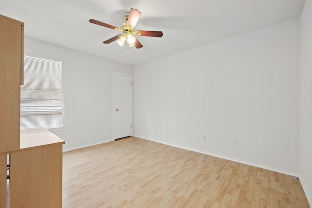 unfurnished room featuring light wood-type flooring and ceiling fan