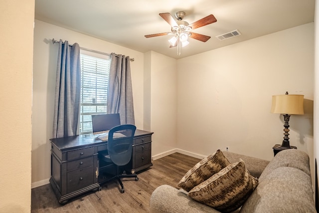 office area featuring dark wood-type flooring and ceiling fan