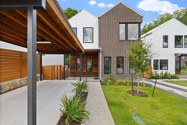 view of front of house with a front lawn