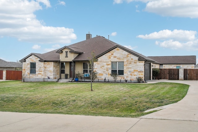 view of front of house featuring a front lawn