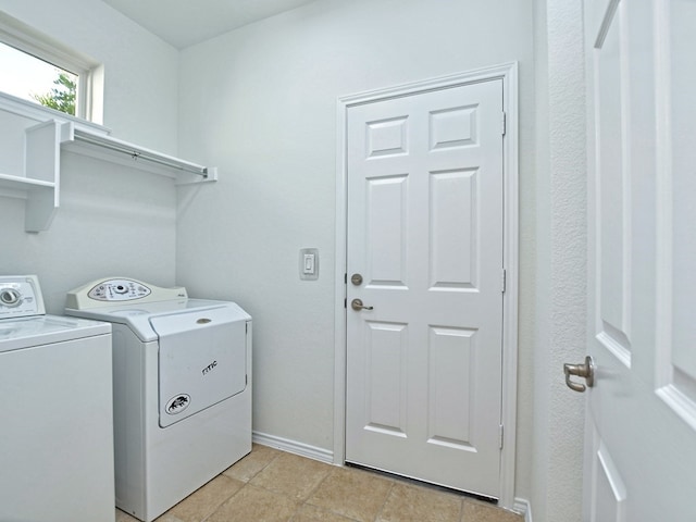 laundry room featuring light tile patterned floors and independent washer and dryer