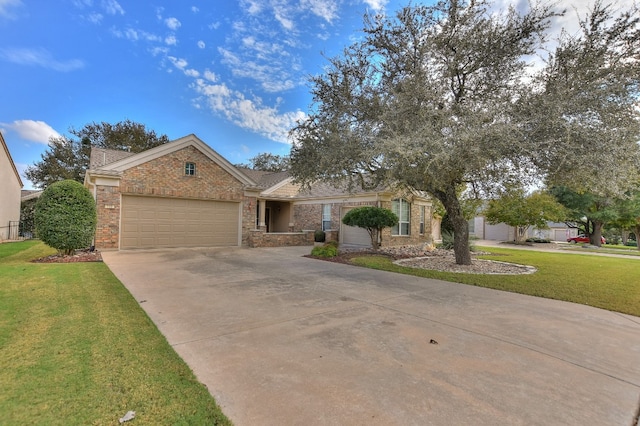 view of front facade featuring a garage and a front yard