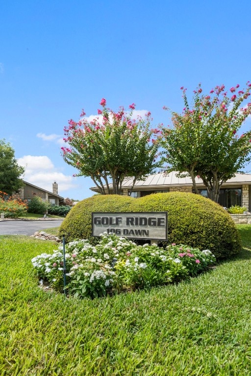 view of community / neighborhood sign