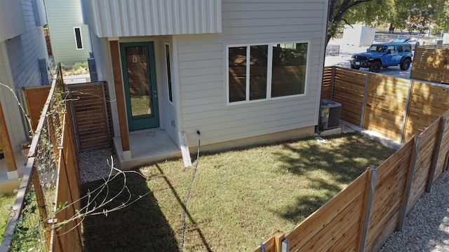 view of yard with central AC unit