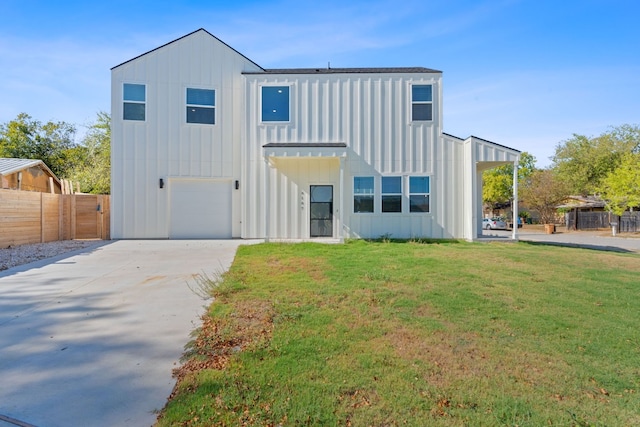 view of front of home featuring a front lawn