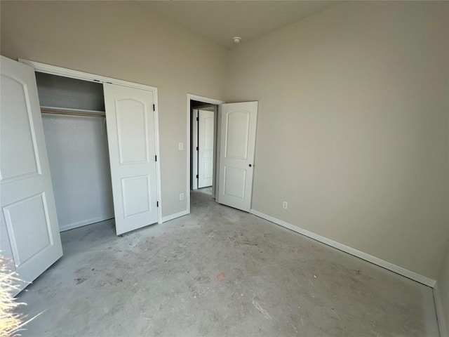 unfurnished bedroom featuring a closet