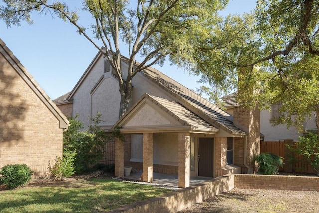 view of front facade with a front lawn