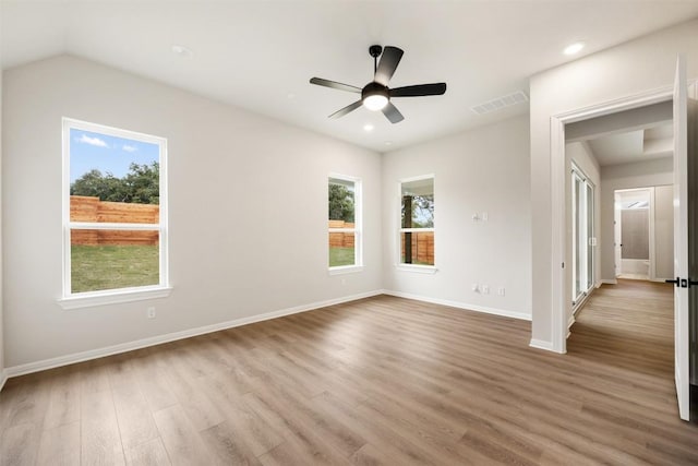 unfurnished room featuring light hardwood / wood-style flooring and ceiling fan