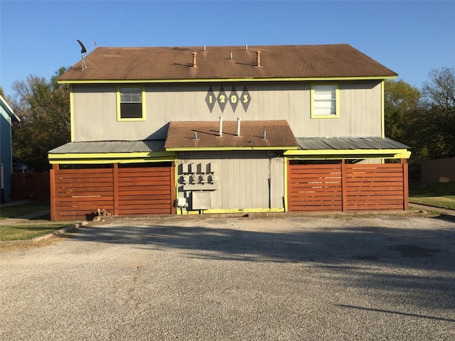 view of front facade with a garage