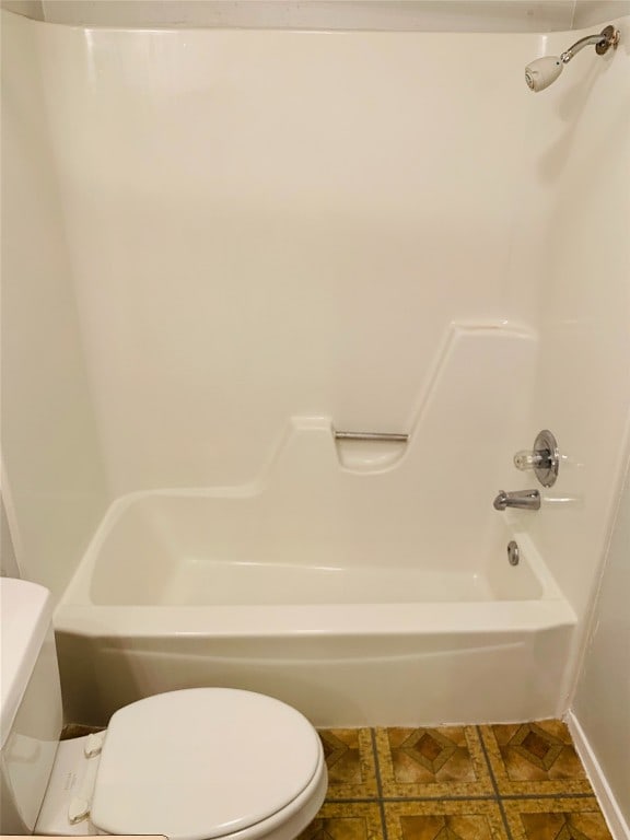 bathroom featuring toilet and shower / bathtub combination