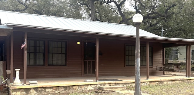 view of front of house featuring a porch