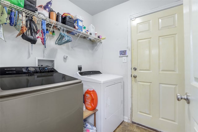 washroom featuring washing machine and clothes dryer