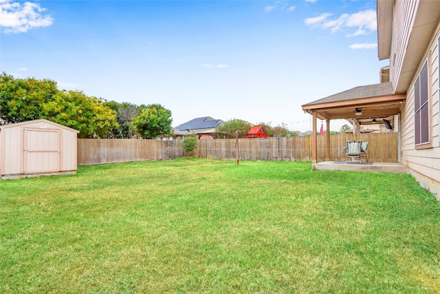 view of yard featuring a storage shed