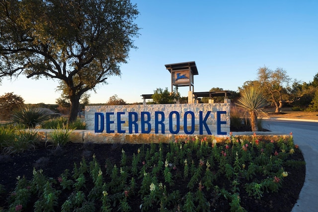 view of community / neighborhood sign