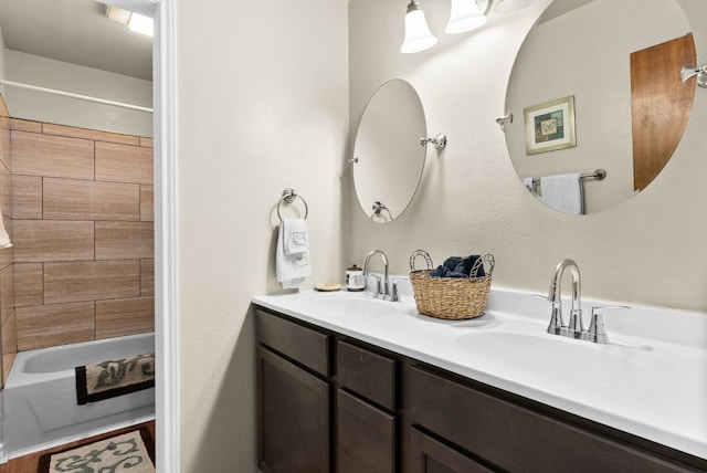 bathroom featuring vanity and tiled shower / bath