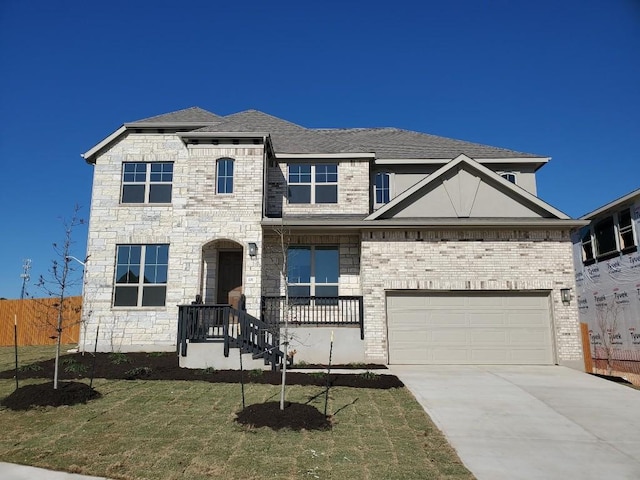 view of front facade with a front yard