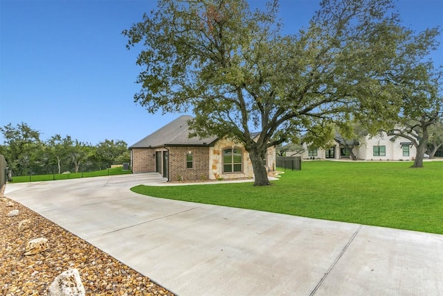 view of front of property with a front yard