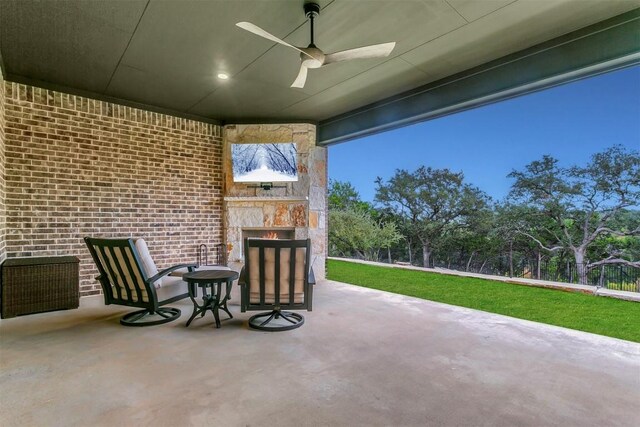 view of patio with ceiling fan