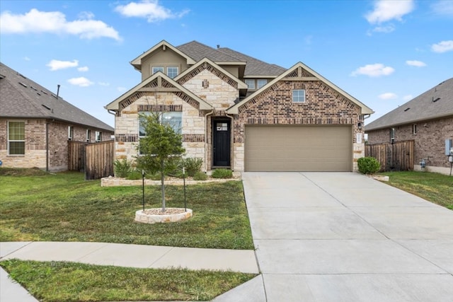 view of front of property featuring a front lawn