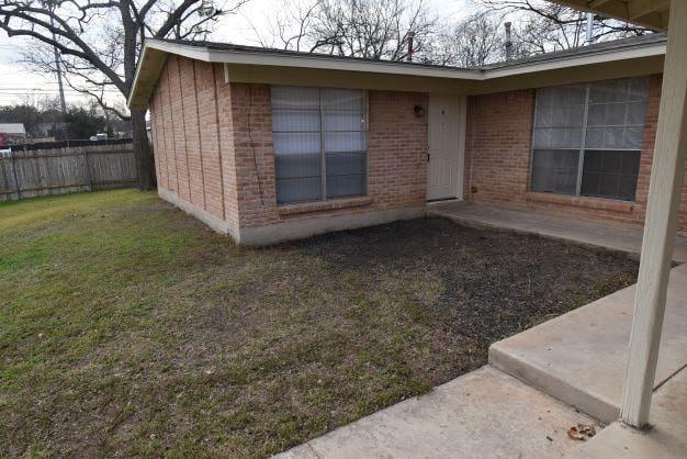 exterior space with a front yard