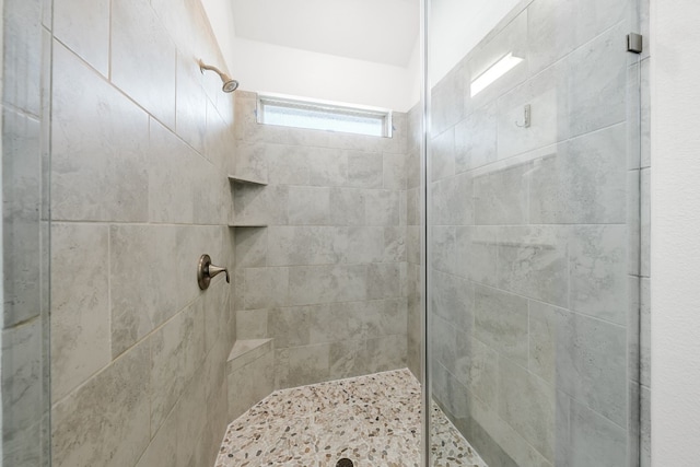 bathroom featuring a tile shower