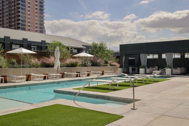 view of swimming pool featuring a patio