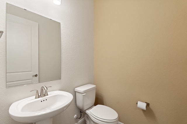 bathroom featuring toilet and sink