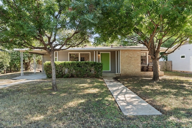 view of front of property featuring a porch, a front yard, and a carport