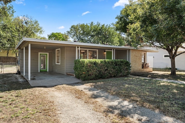 single story home with a carport