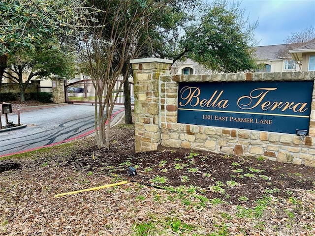 view of community / neighborhood sign