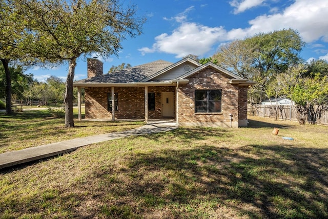 view of front of house featuring a front lawn