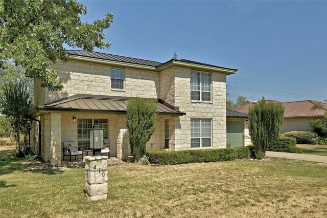 view of front of home featuring a front yard