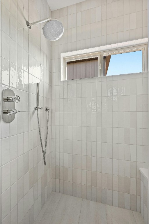 bathroom featuring tiled shower