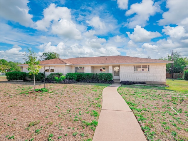 ranch-style house with a front yard