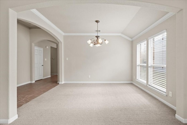 carpeted spare room with a chandelier, lofted ceiling, and ornamental molding