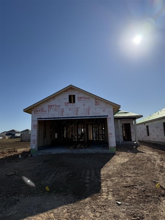 view of front facade featuring a garage