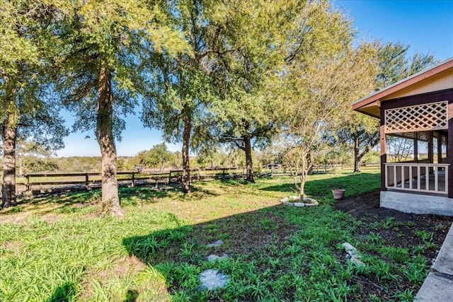 view of yard featuring a rural view