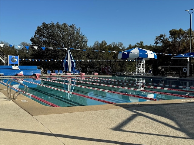 view of swimming pool